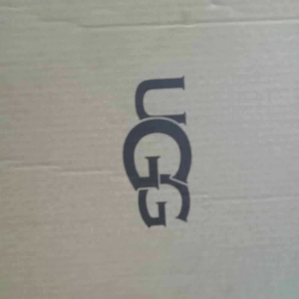 UGG - Picture 4 of 5